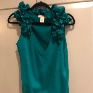 Emerald green rosette detailed sleeveless blouse.